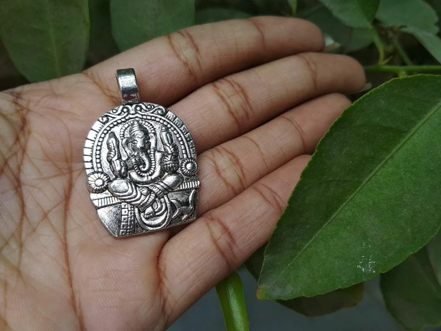 Hijet Silver Metal Ganesha Pendant for Healing, Peace, Prosperity, and Spiritual Growth